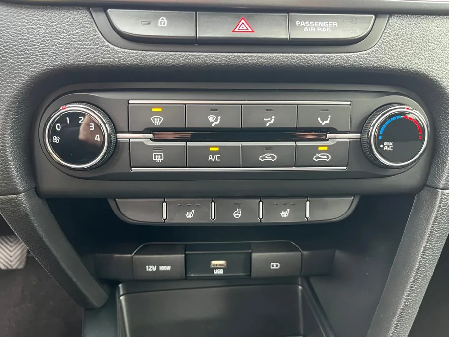 Kia XCeed 1.0 T-GDi ComfortLine | Gratis beurt bij aflevering | All seasons banden | Apple Carplay | Android Auto | Achteruitrijcamera | Climate control | Stoelverwarming | Stuurverwarming |