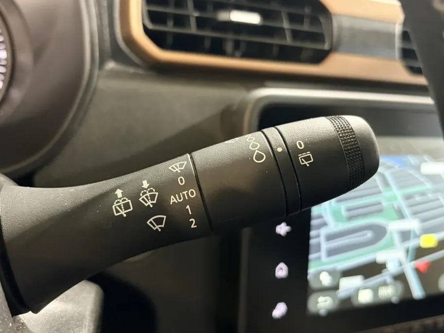 Dacia Duster 150PK TCe Extreme Automaat | Navigatie | Apple Carplay/Android Auto | Cruise Control | Climate Control | Lichtmetalen Velgen | Dodehoek detectie | Licht & Regen Sensor |