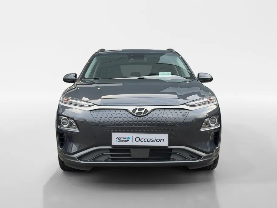 Hyundai Kona EV Fashion 64 kWh | Zeer nette auto | 100 % SOH | Stoelverwarming | Navigatie | Apple CarPlay & Android Auto | Achteruitrijcamera | Dealer onderhouden |