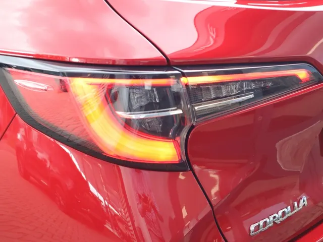 Toyota Corolla Touring Sports 1.8 Hybrid Dynamic Trekhaak | All Seasons | Carplay | Stoelverwarming