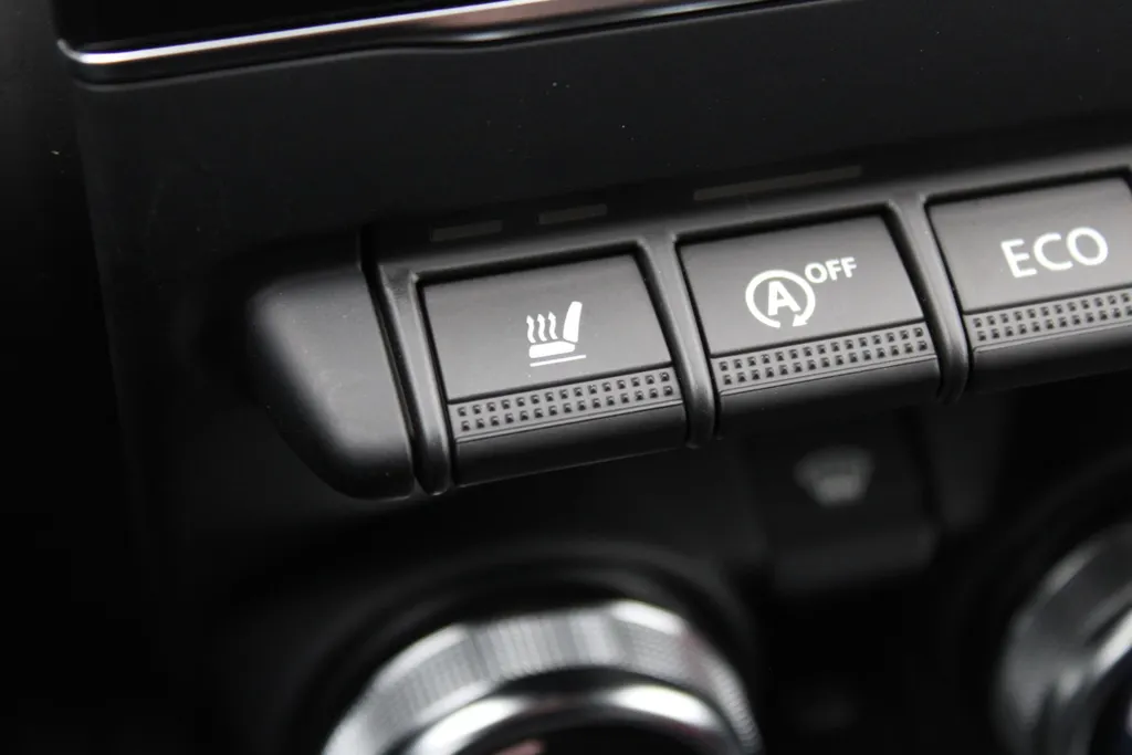 Mitsubishi Colt 1.0T MT First Edition | Stuur-/stoelverwarming | Camera | Clima | Dodehoek detectie | Draadloze telefoonlader | Cruise adapt. | 17' LM | LED |