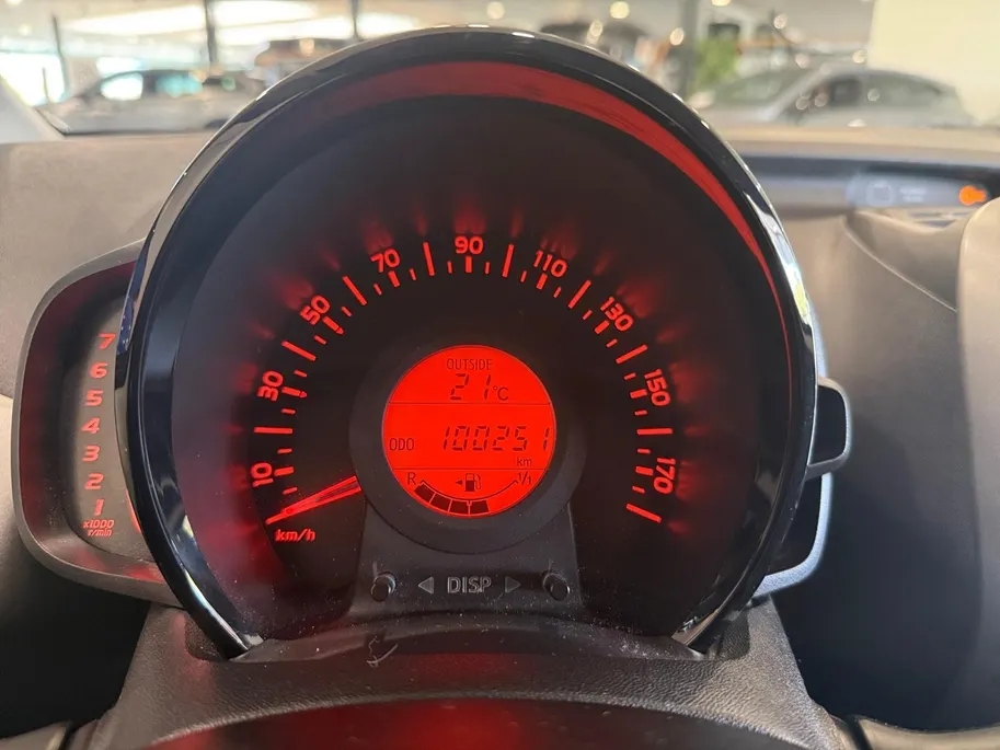 Toyota Aygo 1.0 VVT-i x-play *Telefoon*Camera*Airco*Cruise*Mooie Auto!