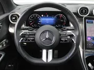 Mercedes-Benz GLC 300e 4MATIC AMG Line | 360 Camera | Schuifdak | Cruise adapt. | 20' LM | HUD | Treeplanken | Dodehoek detectie | Stoelverwarming + geheugen | BTW auto |