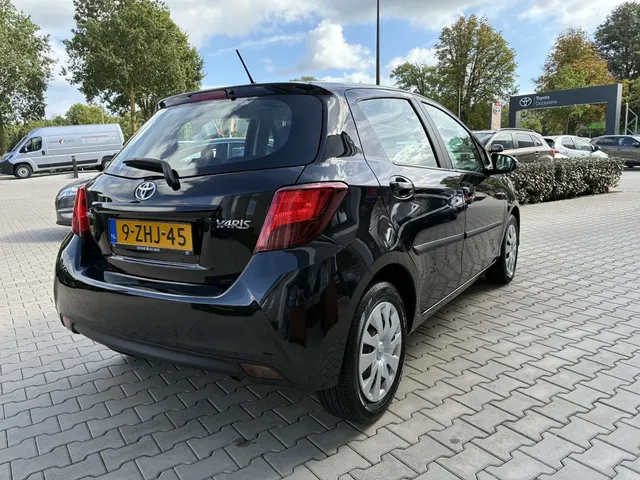 Toyota Yaris 1.3 VVT-i Aspiration | Camera | Uniek 21000km!!