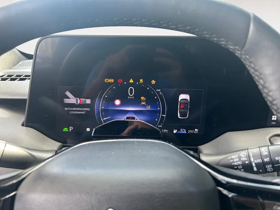 Suzuki e Vitara Style 61 kWh | Apple Carplay/Android Auto | electronic climate controle | 360 Parkeercamera | Panorama dak | Stoelverwarming |