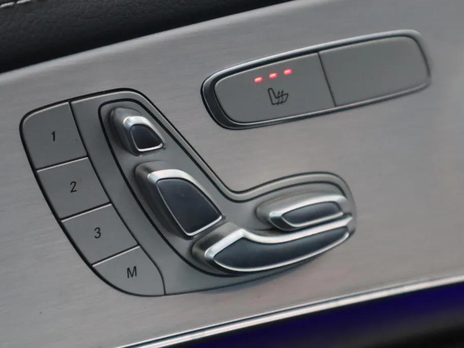 Mercedes-Benz E-Klasse 300 e AMG Line l Trekhaak l Panoramadak l Keyless l stoelverwarming