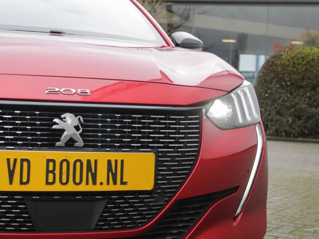 Peugeot 208 1.2 PureTech GT Pack Automaat | Adap. Cruise | Panodak | Vol Leder | Stoelverwarming | Camera