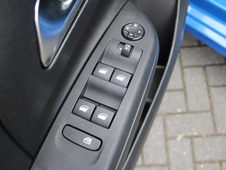 Opel Corsa 1.2 Turbo GS | Camera | Cruise | Parkeersensoren v+a | Dodehoeksensor | Apple Carplay/Android Auto | LED | 16' LM | Airco |