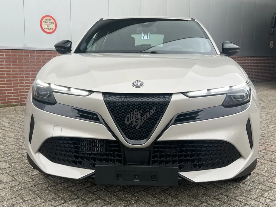 Alfa Romeo Junior 1.2 Turbo 136 PK Ibrida | Carplay | Cruise | LED | Clima | 17'