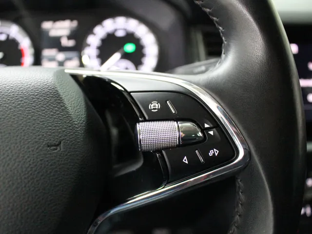 Škoda Kodiaq 1.5 TSI Business Edition DSG 7-Persoons Navigatie | Parkeercamera | 18' Velgen | Trekhaak