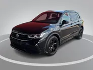 Volkswagen Tiguan 1.4 TSI 245pk DSG eHybrid R-Line Business · Camera · Stuur- & Stoelverwarming · Dodehoeksensor · Parkeer Assistent · Elek. Achterklep · 19'Velgen ·