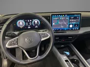Volkswagen Passat Variant 1.5 eTSI 150pk DSG Business · Camera · Stuur- & Stoelverwarming · Apple/Android Car Play · Massagefunctie Voorstoelen · Garantie t/m 11-06-2028 of 100.000km