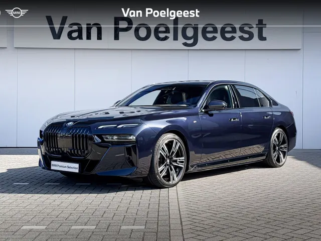BMW i7