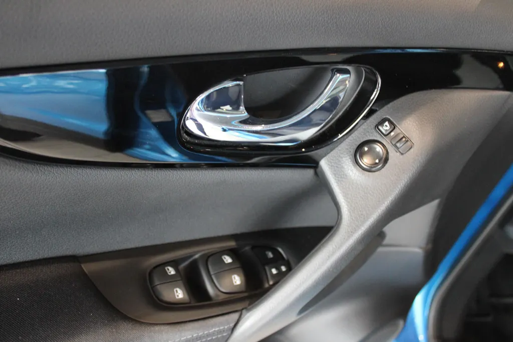Nissan QASHQAI 1.3 DIG-T Design Edition | Trekhaak | Navigatie | 360grd camera | Zeer nette auto | pdc voor en achter | Climate controle | Cruise controle | Dealer onderhouden | I-key |
