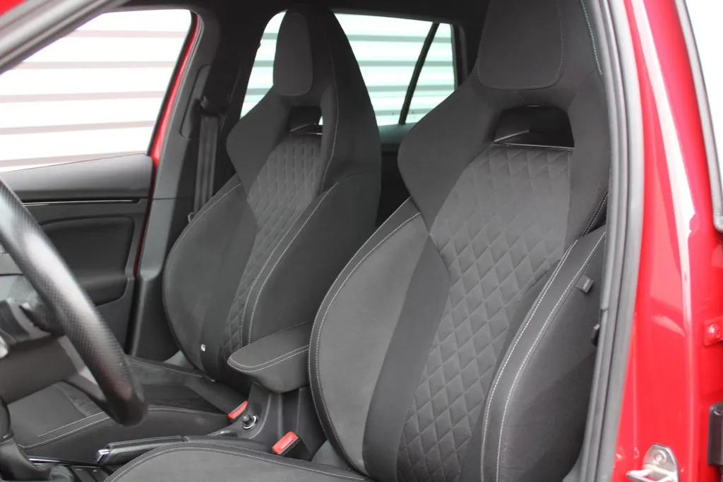 Škoda Kamiq 1.5 TSI ACT Sport Business | Automaat | Android Auto | Apple Carplay | PDC | Cruise | 16' LM |