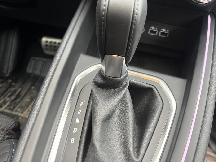 Renault Clio 1.6 E-Tech Full Hybrid 145 esprit Alpine AUTOMAAT NAVI AIRCO CAMERA CRUISE CONTROLE 9.3 INCH APPLE CARPLAY ANDROID AUTO SPORTSTOELEN ZEER DIKKE AUTO