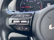 Kia Stonic 1.0 T-GDi MHEV GT-PlusLine | AUTOMAAT | Climate control | Dodehoekdetectie | Stoelverwarming en ventilatie | 17 inch lichtmetalen velgen | Navigatie | Parkeercamera | Elek.  schuif/kanteldak |