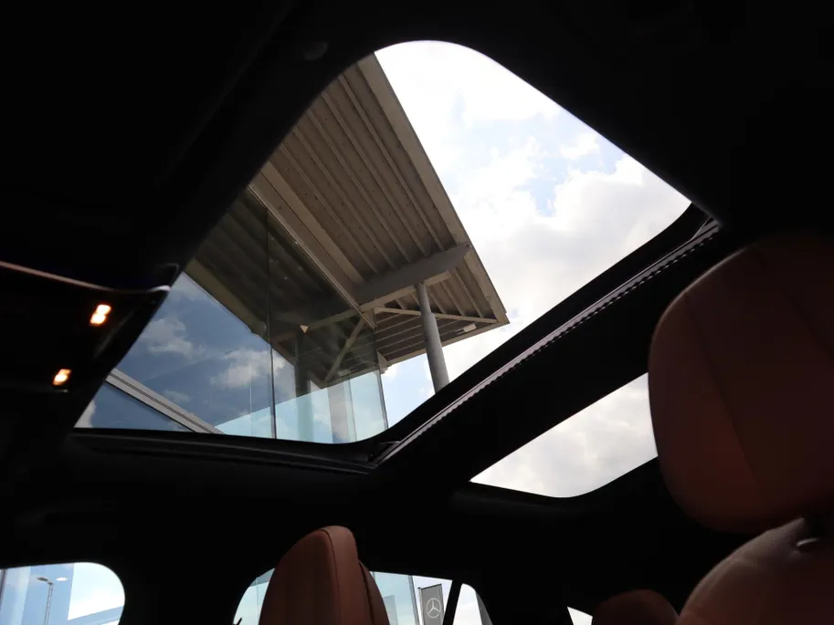 Mercedes-Benz E-Klasse Estate 300 e AMG Line l Leder l Trekhaak l Keyless l Panoramadak