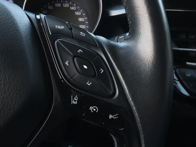 Toyota C-HR 1.8 Hybrid Style Bi-tone | Stuur en stoelverwarming | Blindspot | Trekhaak