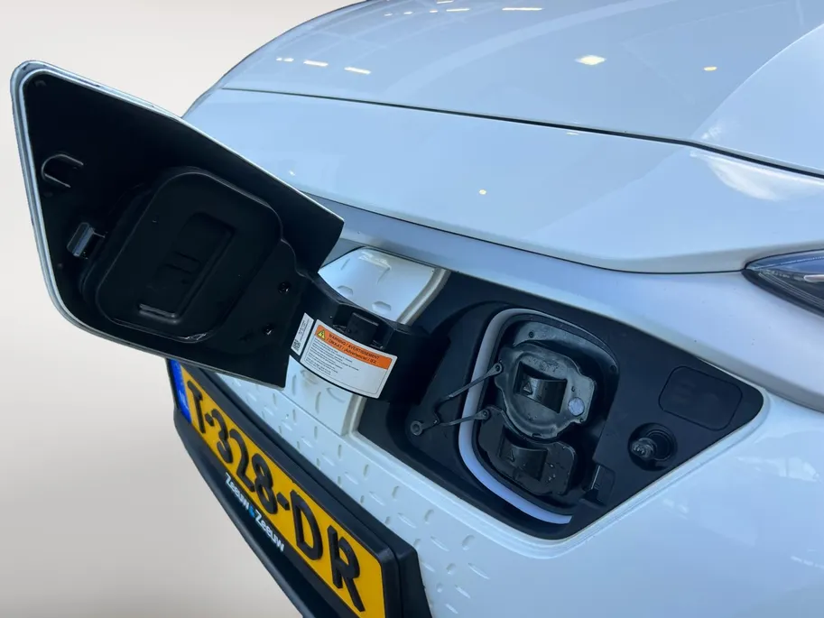 Hyundai Kona EV Fashion 64 kWh | Warmtepomp | Navigatie | Apple Carplay & Android Auto | Adaptive cruise control | Open dak | Head-up display | Achteruitrijcamera |