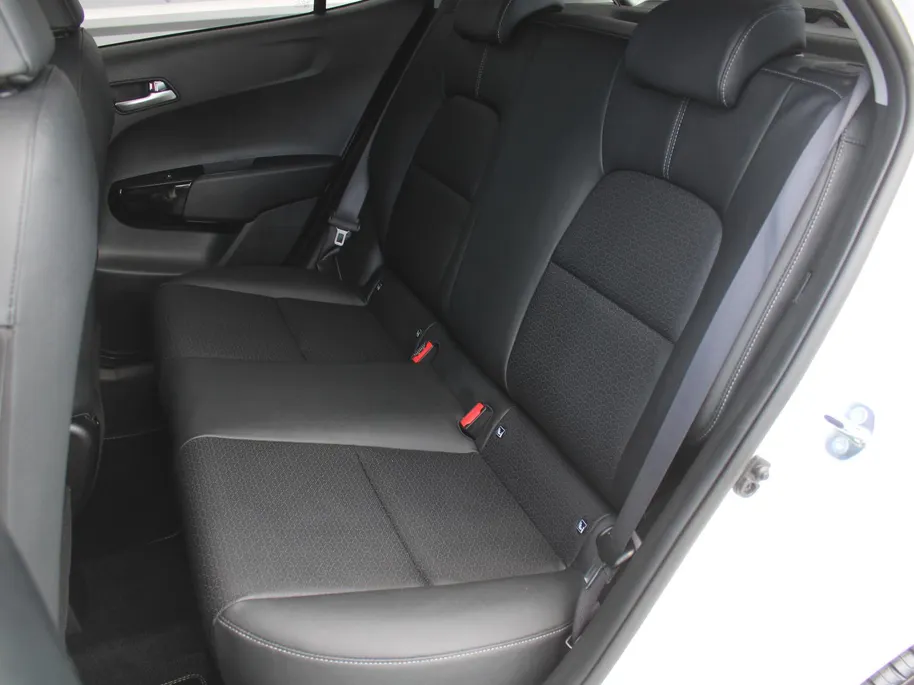 Kia Picanto 1.0 DPI GT-Line | Stuur-/stoelverwarming | Schuifdak | Camera | Dodehoek detectie | Telefoonlader | Clima | Navi | 16' LM | LED | Cruise |