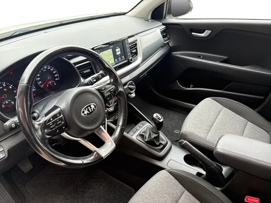 Kia Stonic 1.0 T-GDi DynamicLine | Navigatie | Apple Carplay / Android Auto | Achterruitrij Camera | Cruise Control | Lichtmetalen Velgen |