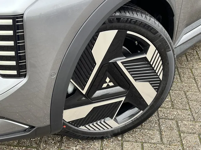 Mitsubishi Eclipse Cross Instyle 87 kWh | Panoramadak | Harman Kardon audio