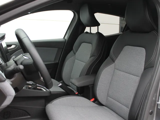 Renault Clio 1.0 TCe 90 PK GPF Techno | Groot scherm | extra garantie t/m 08-28-60K | ECC | LM Velgen | Navigatie | Camera achter | Knappe Clio |