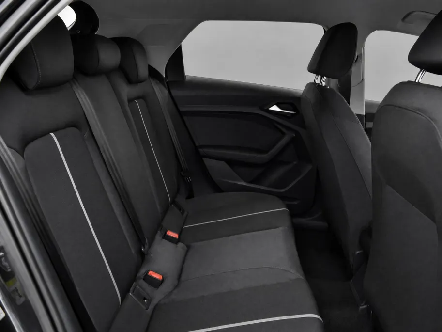 Audi A1 Sportback Advanced edition 30 TFSI 116 PK · Audi Sound · Afgevlakt sportstuur · Full led verlichting · Privacy glas