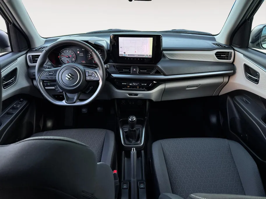 Suzuki Swift 1.2 Style Smart Hybrid | Apple Carplay/Android Auto | Achteruitrij Camera | Adaptive Cruise Control | All-Season | BLISS | LED | LMV 16' | Stoelverwarming |