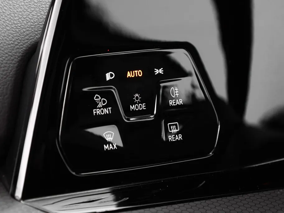 Volkswagen Golf 2.0 TSI 245pk DSG GTI · Panoramadak · Camera · Harman Kardon Sound · Matrix LED · Leder Vienna · Alarmklasse 3 · Elek. Bestuurdersstoel + Geheugen ·