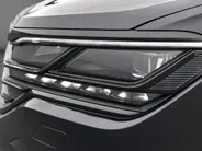 Volkswagen Touareg 3.0TSI 340kW/462PK R-line · Panoramadak · Trekhaak · Leder · Luchtvering
