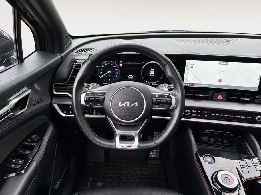 Kia Sportage 1.6 T-GDi Plug-in Hybrid AWD GT-PlusLine | EXCLUSIEVE UITVOERING | APPLE CARPLAY / ANDROID AUTO | PANO | ADAPT. CRUISE | STUUR/STOEL VERWARMING / VERKOELING | NAVI | 360° GRADEN | MEMORY SEATS | KAMELEON TINT |