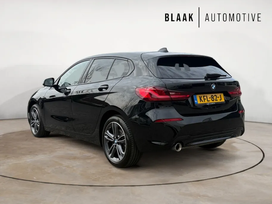 BMW 1 Serie Limousine 118i Sport Line Apple/Android draadloos | Automaat | Climate Con