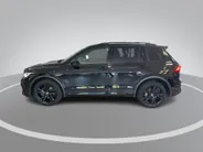 Volkswagen Tiguan 1.4TSIeHybrid 180kW/245PK R-Line Black Style · Dodehoeksensoren ·  Navigatie · Parkeersensoren · Apple/Android Car Play ·