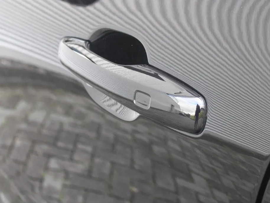 Volvo XC60 2.0 T8 Plug-in hybrid AWD Ultimate Black Edition | Trekhaak elektr. | Luchtvering | Schuifdak | Leer | Geheugenstoelen | B&W audio | Stoelventilatie | Winterset | Zeer nette auto |