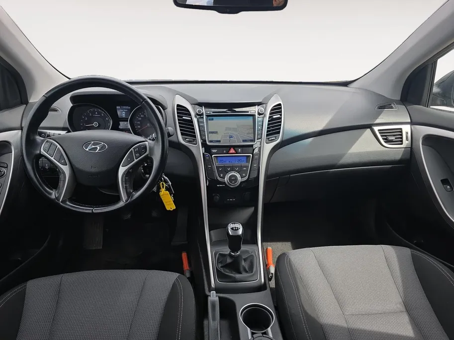 Hyundai i30 1.6 GDI Go! | 1e eigenaar | Volledig onderhouden! | Navigatie | Cruise Control | Achteruitrijcamera | Elektr. ramen | Climate Control | 12 maanden garantie!