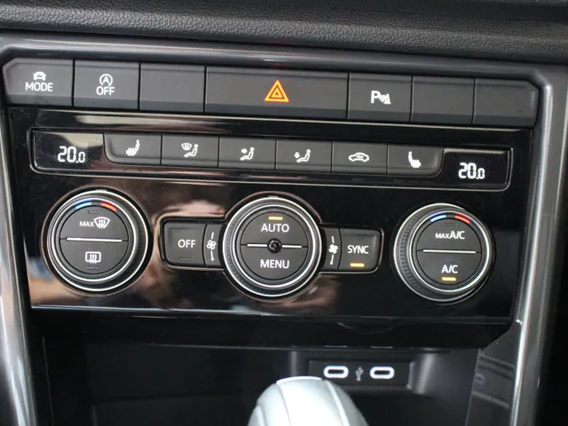 Volkswagen T-Roc 1.5 TSI Sport R-Line DSG Panoramadak | El. Achterklep | Beats Audio | Suzuka 19' Zwart