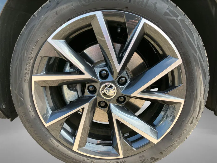 Škoda Superb Combi 1.4TSI 160kW/218PK iV Business Edition Plus · Navigatie · Apple/Android Car Play · Camera + Parkeersensoren · Garantie t/m 27-03-2028 of 60000km.