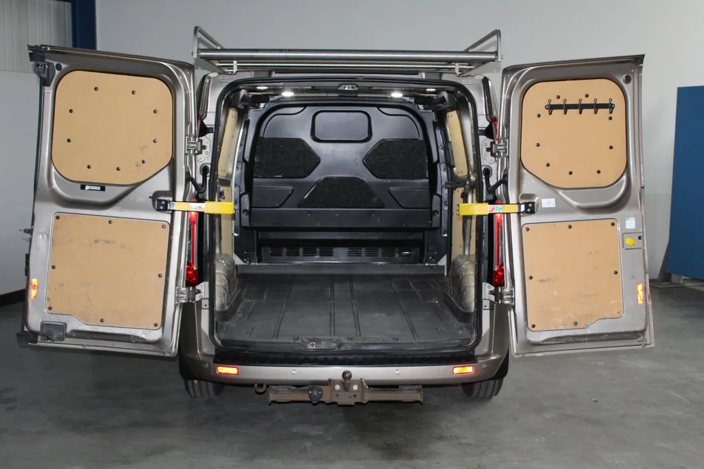 Ford Transit Custom 300 2.0 TDCI L1H1 Limited 130 PK | Drivers Assistance Pack | stoel & stuur verwarming | imperiaal | Safety pack | trekhaak | Apple Carplay/Android Auto |