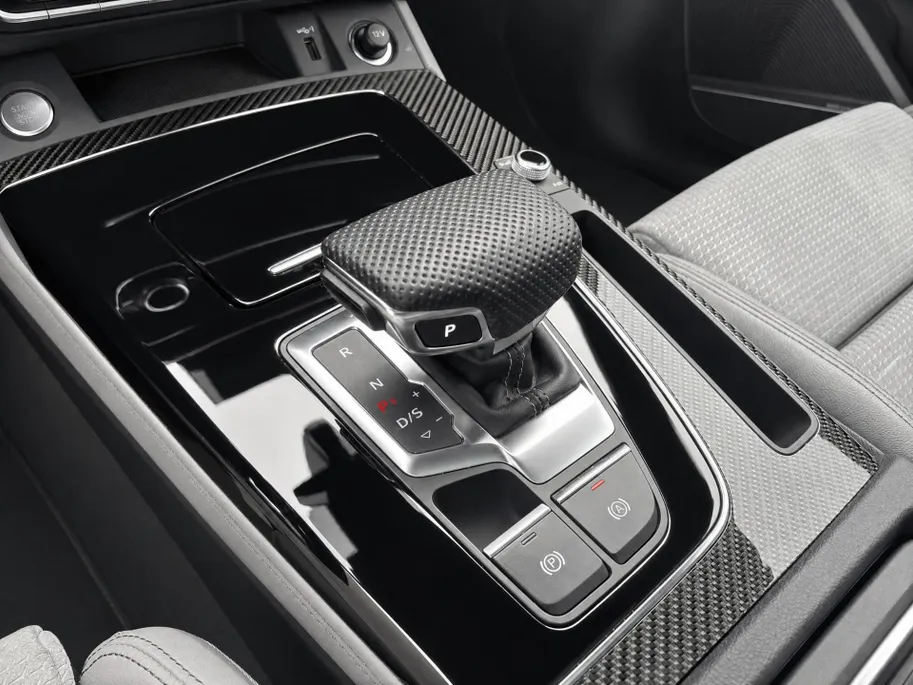 Audi Q5 Sportback 50 TFSI e 299pk S edition Competition · Panoramadak · 360 gr. Camera · Bang & Olufsen · Luchtvering · Apple/Android Car Play · Stoel+achterbank verwarmd · 20'' velgen · Garantie t/m 07-02-2028 of 100.000km