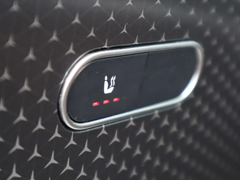 Mercedes-Benz GLA 180 AMG Line l Keyless l Achteruitrij camera l Stoelverwarming