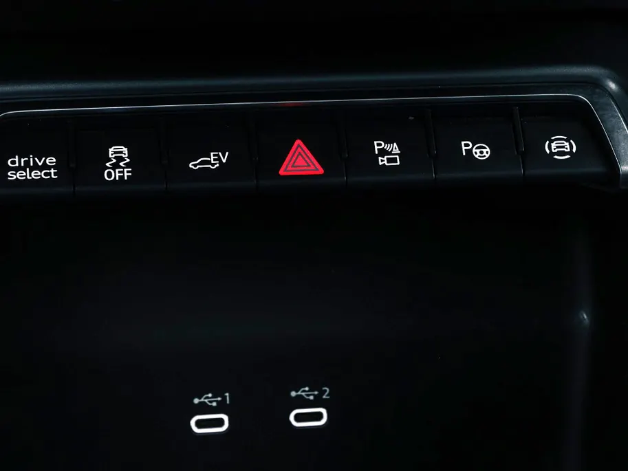 Audi A3 Sportback 40 TFSIe 204pk S-tronic S edition · Camera · Stoelverwarming · Apple/Android Car Play · Park Assist · Navigatie · 17'' Inch · Garantie t/m 27-07-2029 of 100.000km