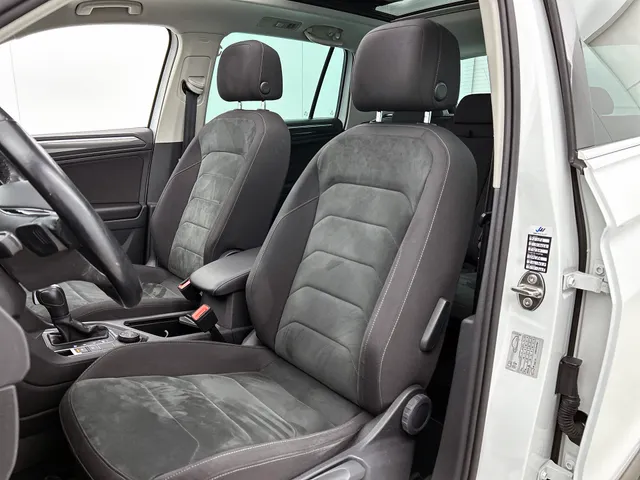 Volkswagen Tiguan 2.0 TSI 4Motion Highline Business R | PANORAMA | HEAD UP | ADAPTIVE | ELEKTR. A-KLEP | STOELVERW. | NAVI |