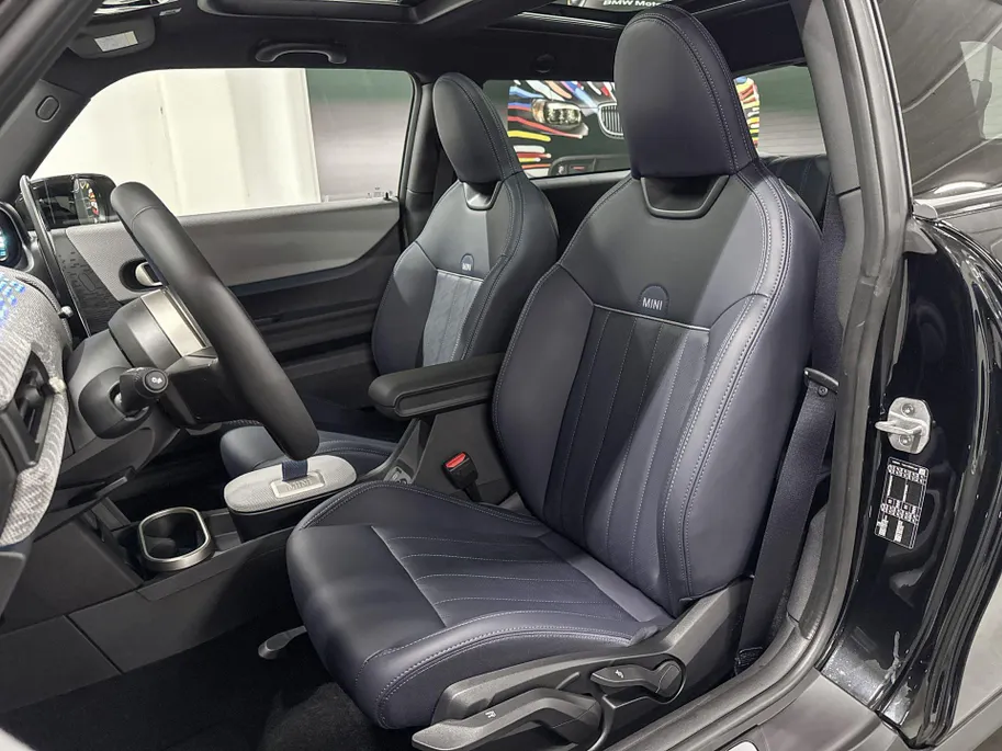 MINI Cooper 3-deurs C Favoured M