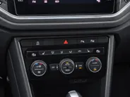 Volkswagen T-Roc 1.5 TSI 150pk DSG Style Business · Trekhaak ·  Camera · Apple/Android Car Play · Stoelverwarming · Navigatie · Dodehoeksensor ·