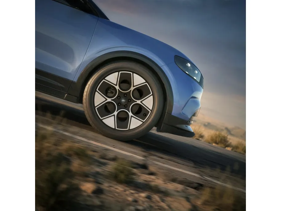 Ford Capri Collection Extended Range AWD 77 kWh | 21' Lichtmetalen velgen | Elektrische achterklep | Unieke Bodykit en Achterspoiler