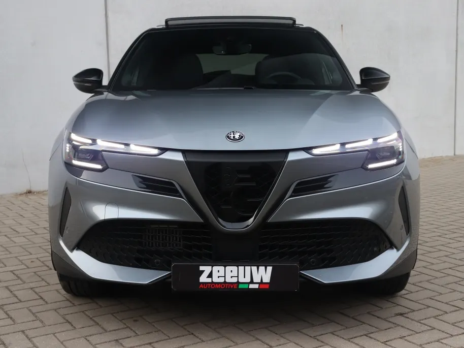 Alfa Romeo Junior 1.2 Turbo 136 PK Ibrida Speciale | Techno | Pano | Camera | Navi