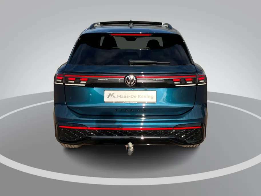 Volkswagen Tiguan 1.5 eHybrid 204PK R-Line Blackstyle · Panoramadak · Trekhaak · Apple/Android Car Play · 360° Camera · Garantie t/m 14-10-2030 of 100000km.