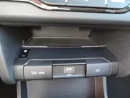 Kia e-Niro DynamicPlusLine 64 kWh | Warmtepomp! | Apple Carplay / Android Auto | Navigatiesyteem | Elektrisch Verstelbare Voorstoelen | Bestuurdersstoel + Geheugen | Stoelverwarming + Stoelkoeling | Stuurverwarming | Elektrisch Schuif / Kanteldak | Licht + Regensens